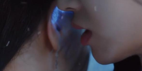 纪云禾|驭鲛记：纪云禾使劲揉搓耳朵上的鲛人印记，大尾巴鱼知道该多痛苦