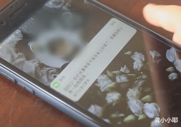 回顾:2016年男子街边拍下夫妻争执,发到网络引发热议后,收到法院传票