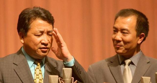 姜昆|姜昆雕像引起巨大争议,与传统文化相背?网友:上一位还是魏忠贤