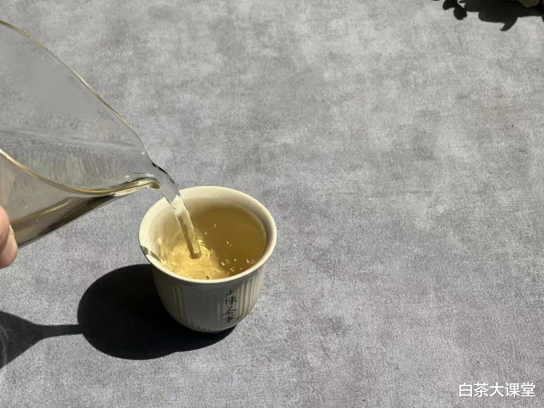 |白毫银针泡出来又苦又涩，是哪方面问题？老茶客详解背后真相