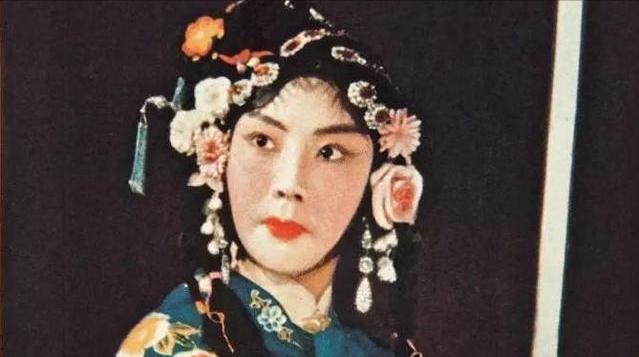 京剧|京剧名家赵燕侠：拜荀慧为师，患难老公早逝，94岁依旧爱京剧