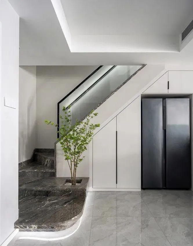 别人家的楼梯如此优秀,不是没有道理的,这3家就是教科书级利用!