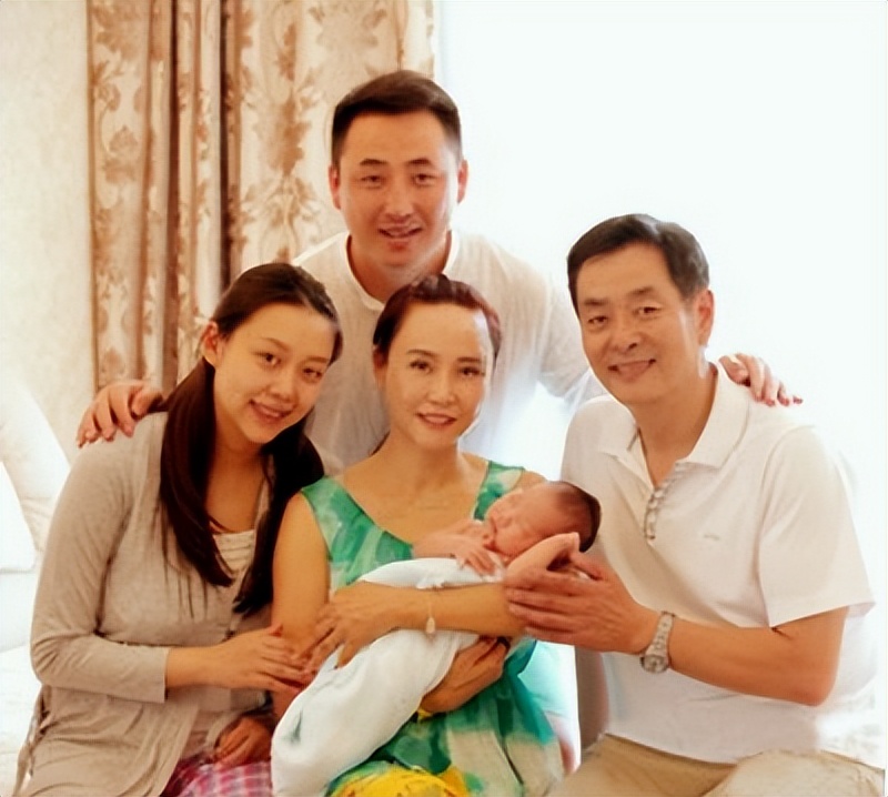 濮存昕|濮存昕女儿濮方：倒贴50万下嫁到东北农村，结婚10年被丈夫宠成宝