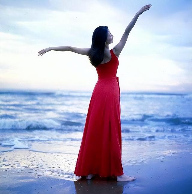 汤加丽|演员汤加丽：当人体模特，跟丈夫离婚，被父母嫌弃，现46岁还单身