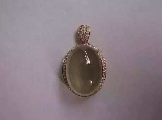 冰种翡翠|在缅甸花6w买的冰种翡翠,经检测竟然是葡萄石!翠友都要气哭了