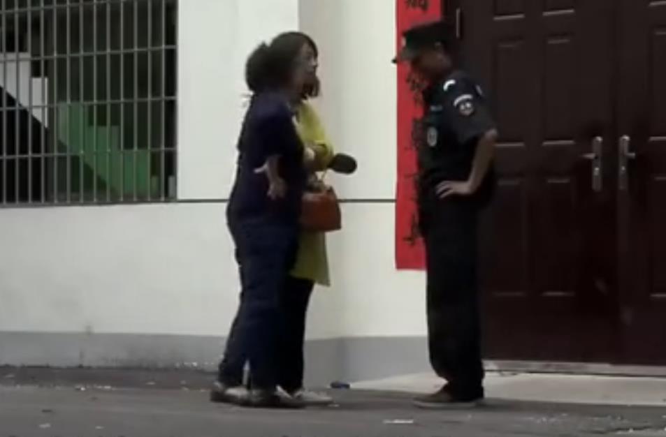 2004年,湖南小伙新婚当天,61岁母亲执意要睡婚房,结果被撵出门
