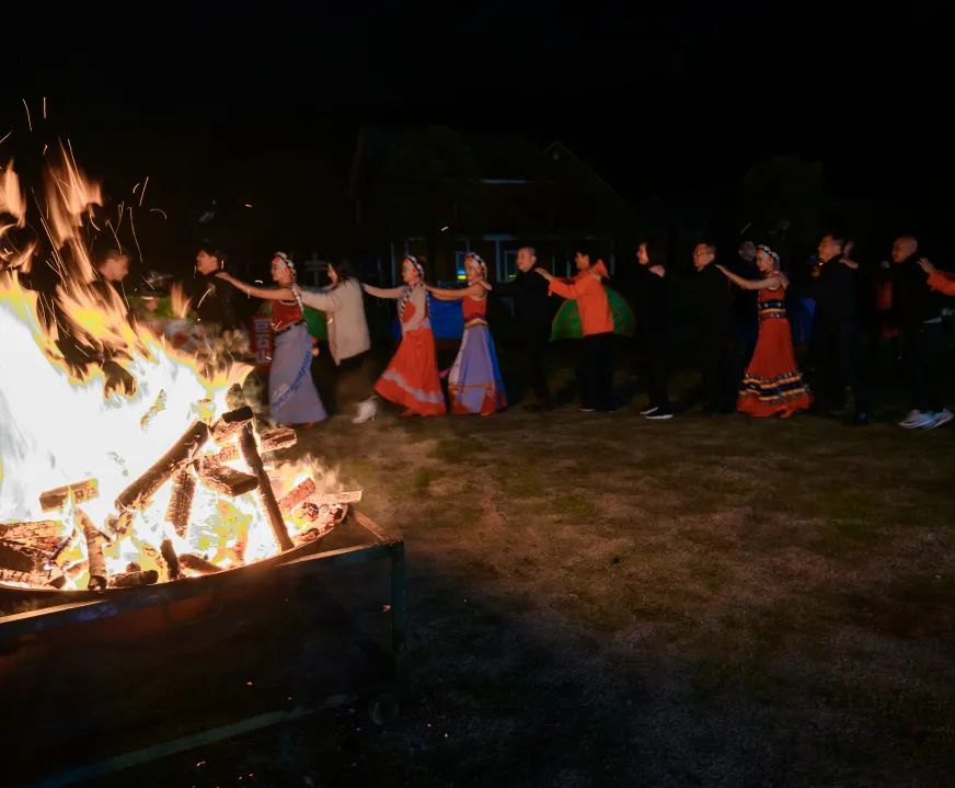 年会|解锁年会团建新姿势！来520巨石山来一场不一样的旅行年会~