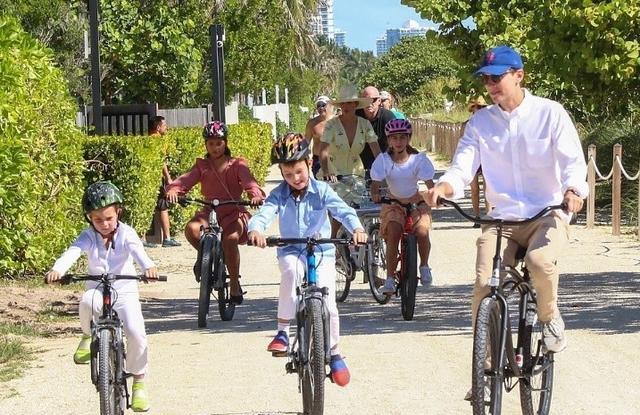 伊万卡|伊万卡爱夫心切，在街头哭得梨花带雨，贾瑞德因甲状腺癌再次手术