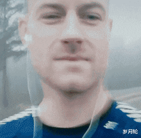 “黄衣服的妹妹现在是我的女朋友了，有啥想问的吗？”