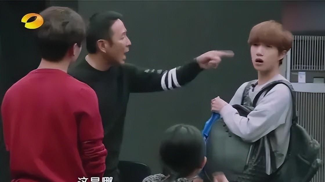 黄志忠|小鲜肉把老戏骨气到当场骂街：你他妈比娘们儿还娘们儿，什么玩意！