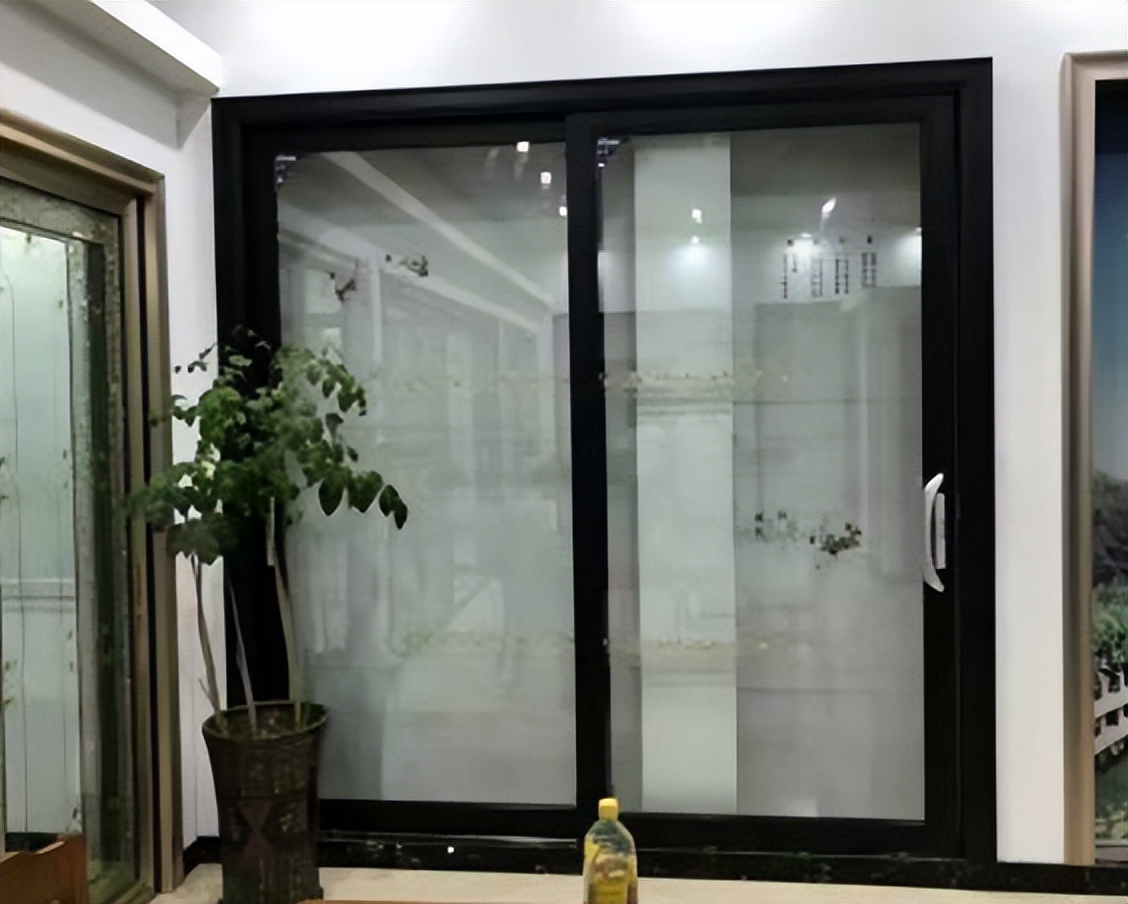 阳台装个推拉门有没有必要？好处坏处都告诉你，别等装了又拆掉