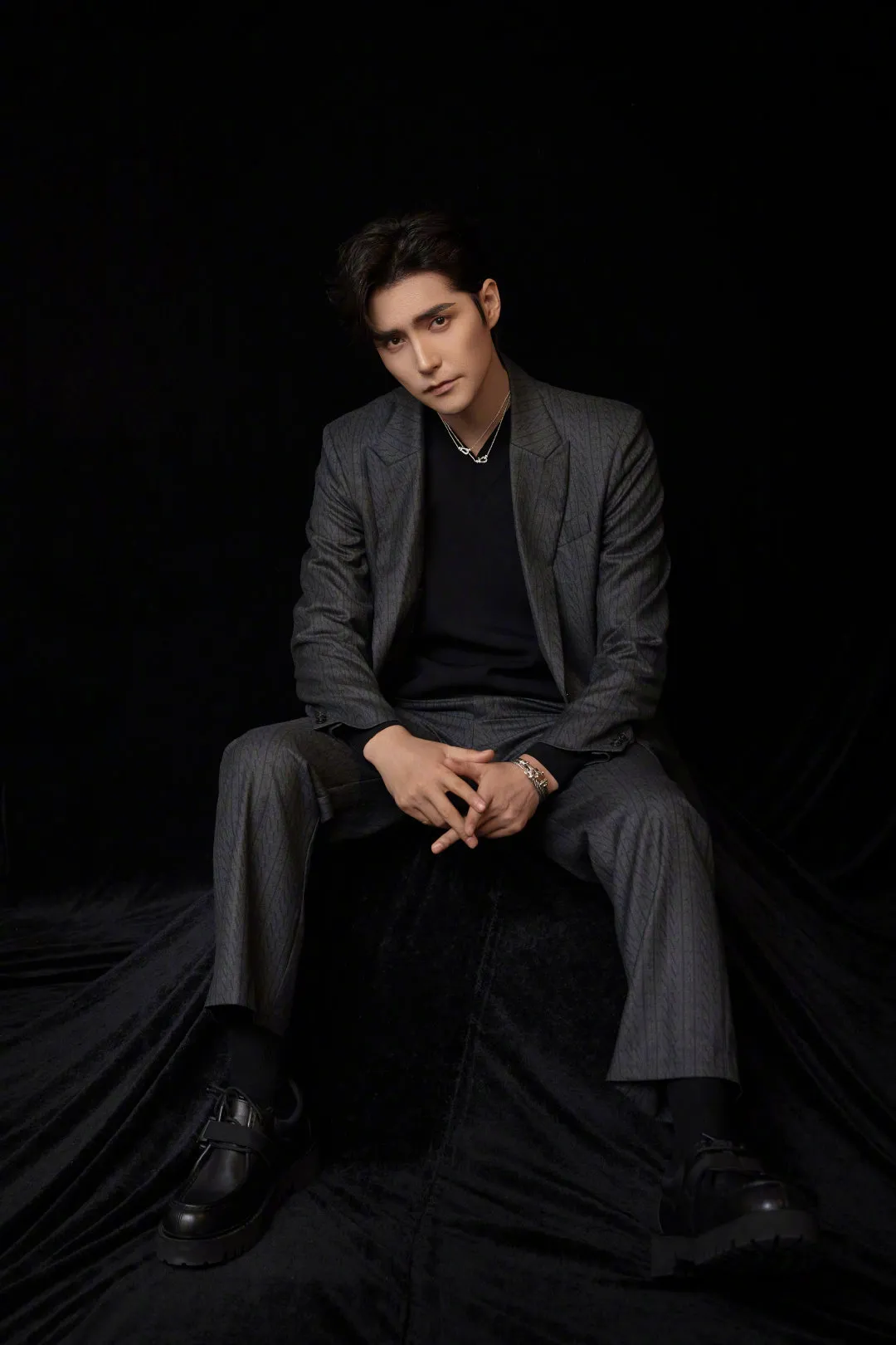 山本耀司|穿好黑色并不难,但能把山本耀司穿对头的男星还是头一次见