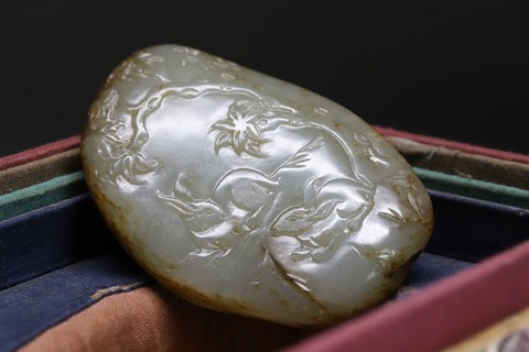 和田玉籽料|和田玉籽料“枣红皮 梧桐双兔