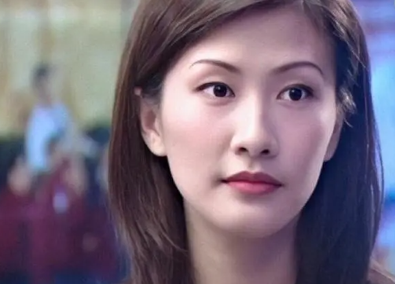 陈慧珊|当年,陈慧珊为了和大自己19岁的梁锦松在一起,不惜与结婚13年的丈夫离婚。