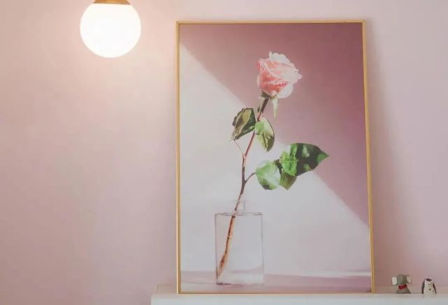 32岁阿姨的穷装新房火了，大白墙不吊顶，软装的力量实在是太强大