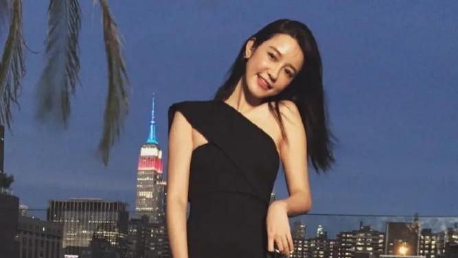 张大奕|网红张大奕被求婚，男方疑富二代廖君豪，网传前淘宝总裁为她辞职