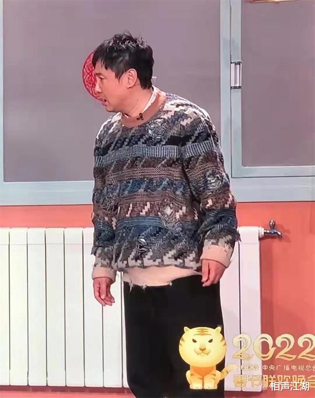 春晚|沈腾春晚小品最精彩的细节,本以为故意穿得破烂,却如此低调奢华