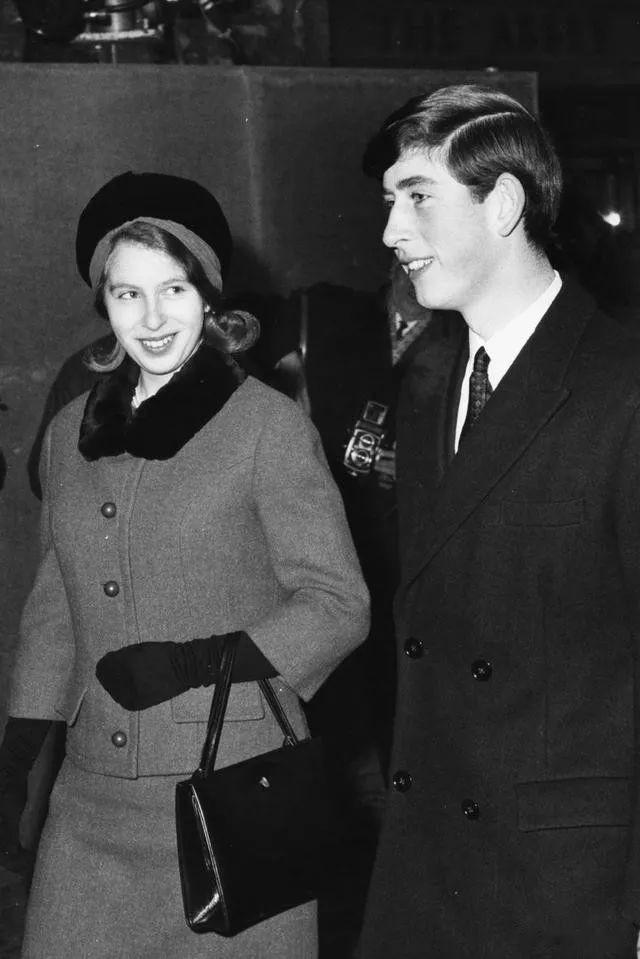 50年前英国王室那一段四角纠缠的往事,查尔斯兄妹和卡米拉夫妇