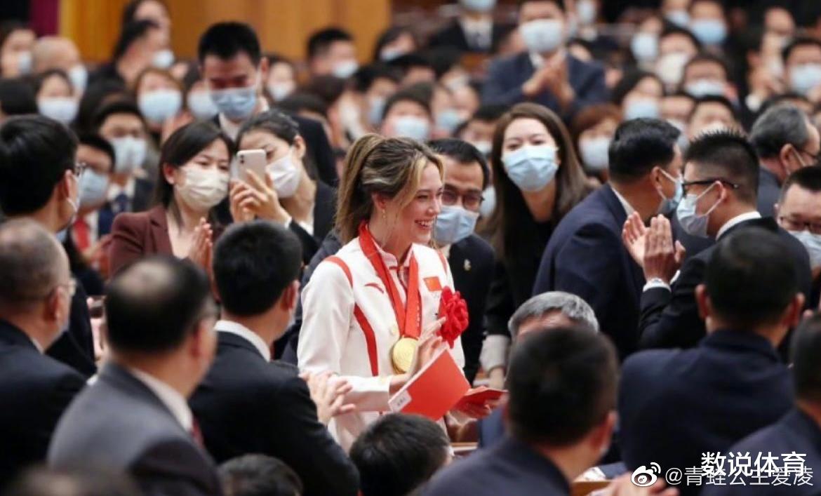 深圳男篮|谷爱凌干得漂亮！央视报道她的感人举动，冯潇霆和国足多学着点吧