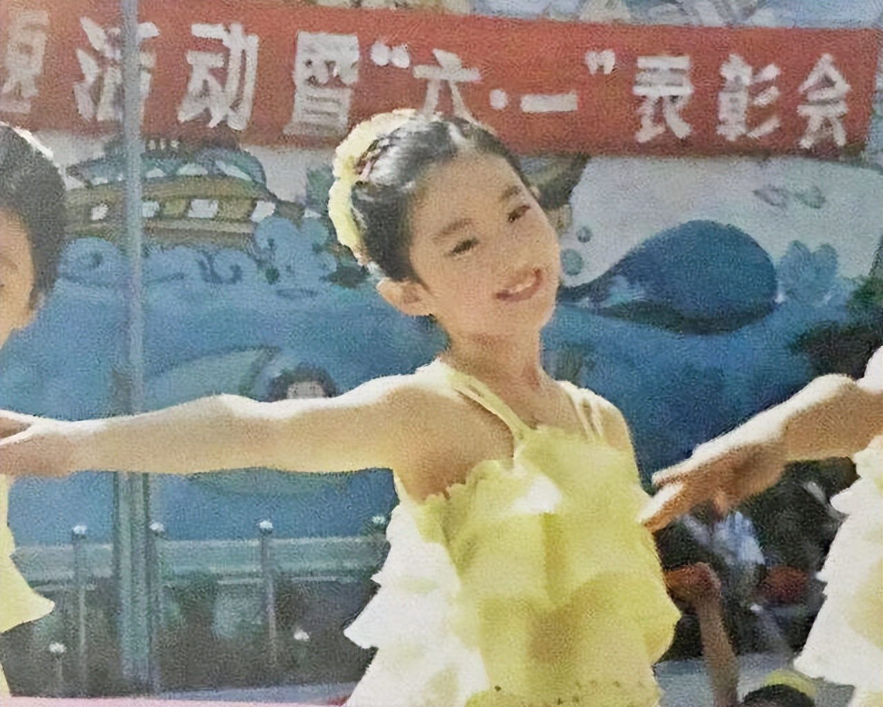 刘亦菲|看完刘亦菲的3次逆袭，才知道她的母亲刘晓莉对自己到底有多狠