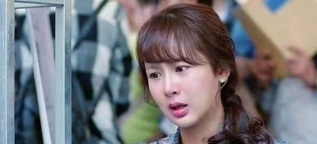 邱莹莹|欢乐颂里永远拎不清的邱莹莹,也只能去卖咖啡了