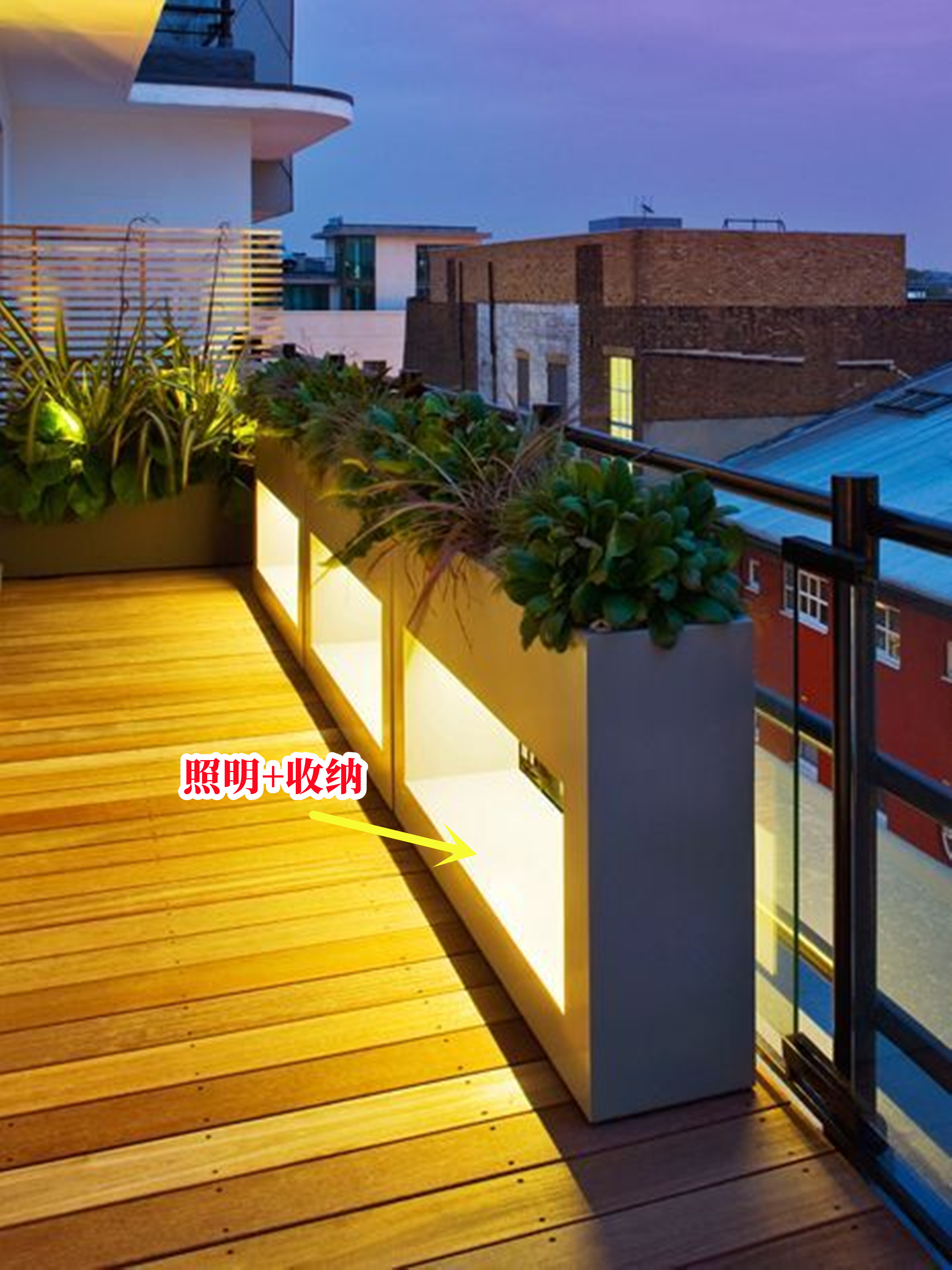 没有院子,那就用阳台代替,绕着护栏种一圈花圃,整栋楼独一无二