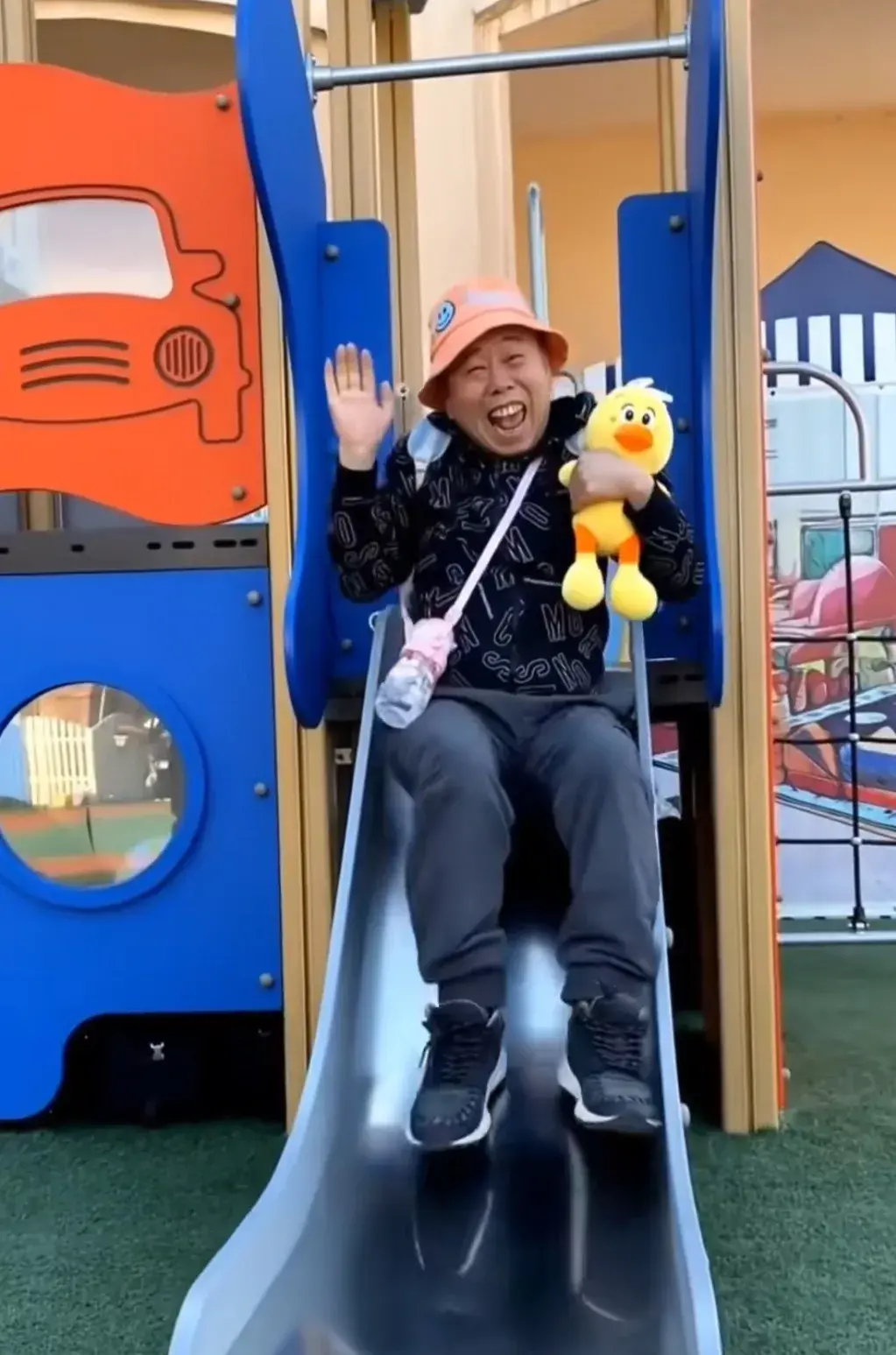 潘长江|心疼！老艺术家潘长江疑似患抑郁症：时哭时笑，还跟小外甥抢玩具