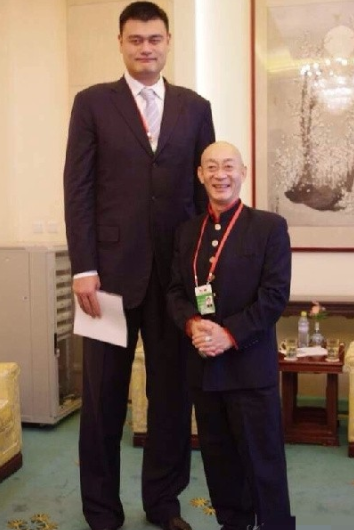 姚明|姚明结婚后，体重飙升到了400斤，老婆叶莉每晚都提心吊胆的