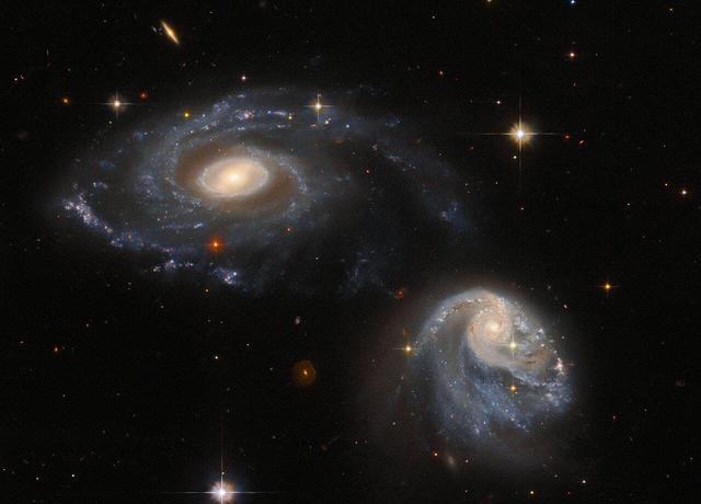 科学家公布银河系新图像,横跨有200万光年,还有许多流浪恒星!