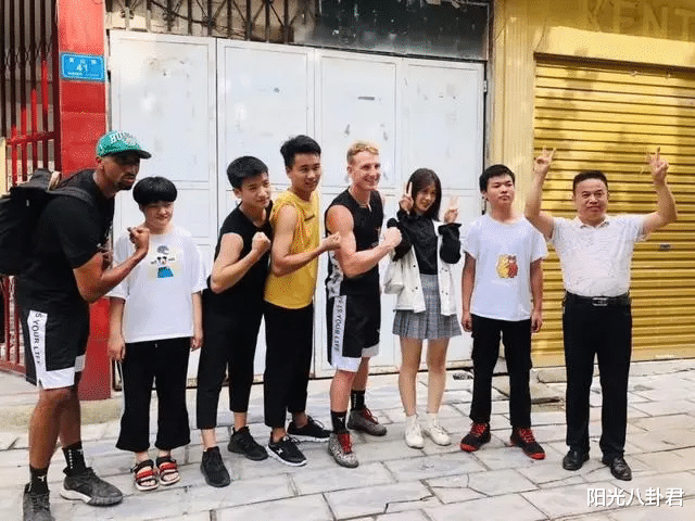 柯南|五位在华发展的美国男星,说各地方言娶中国妻子,父母以他们为荣