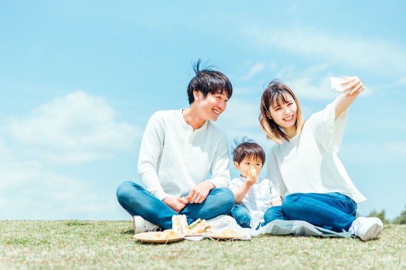 在跟家人一起自拍全家福的时候,这几个摄影装备要带好