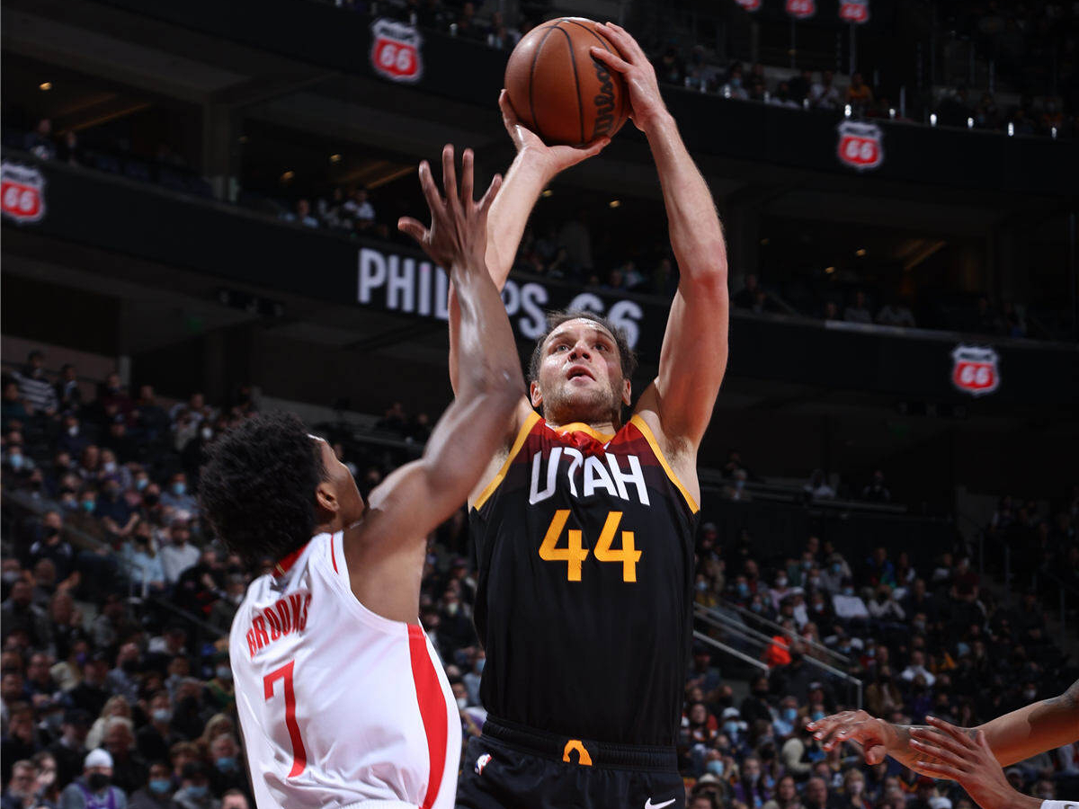 火箭隊(duì)|單場(chǎng)22記三分，命中率48.9%！火箭爆冷逆襲，還解鎖寶藏球員