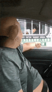 结婚时请了3个伴娘,发现这婚可能结早了...总要给别人留点机会啊