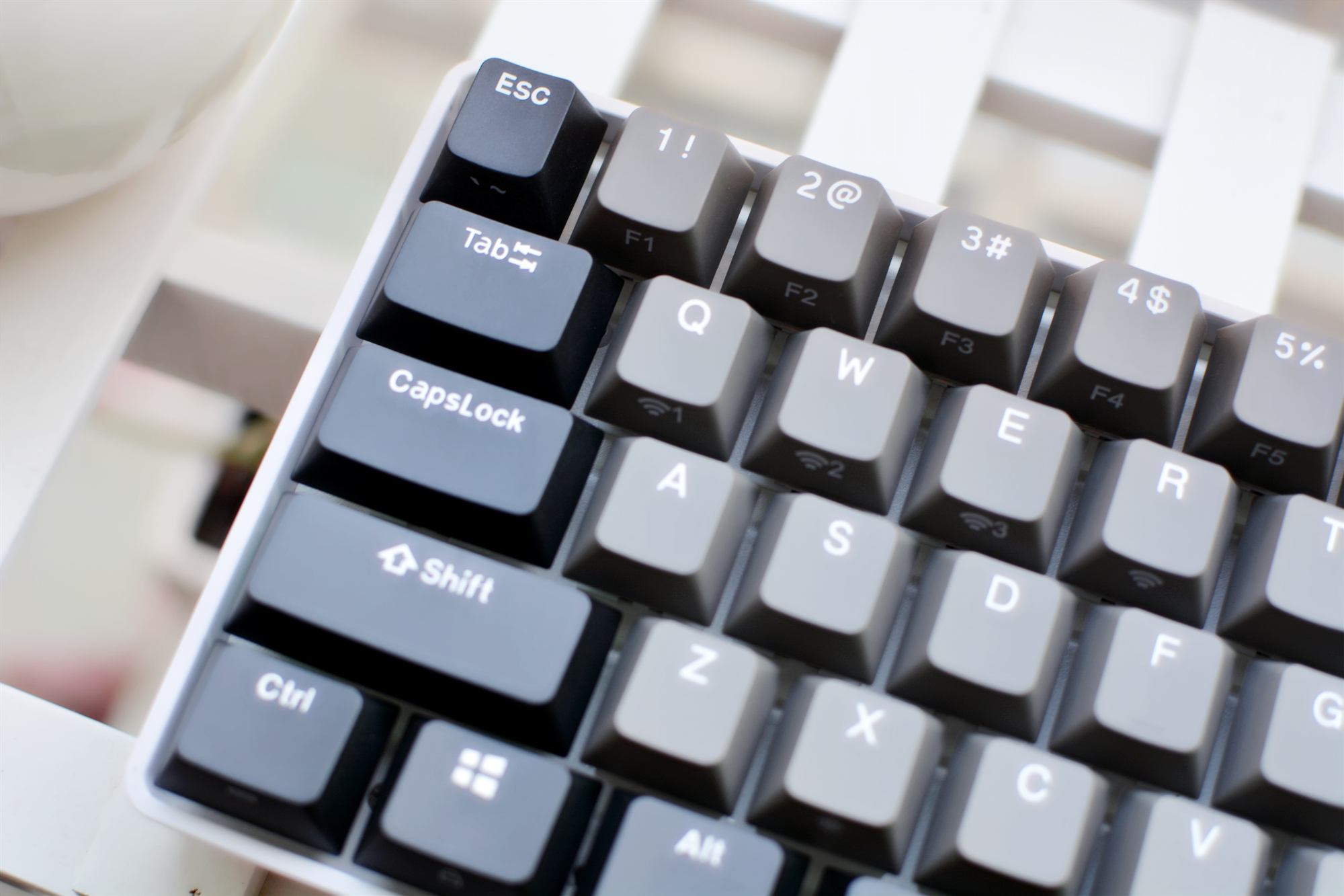 鼠标|无需为工作苦恼!来看看适合携带外出办公的Thermaltake键鼠吧