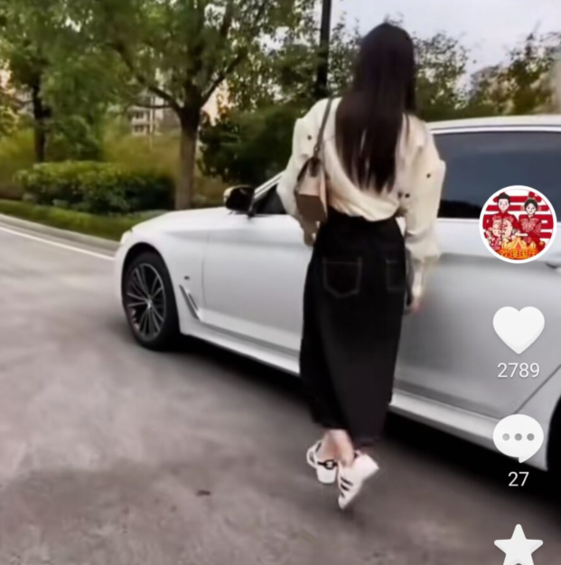 黄圣依|带货、开宝马车、家丑外扬，大衣哥新儿媳正在一步步变成陈亚男！