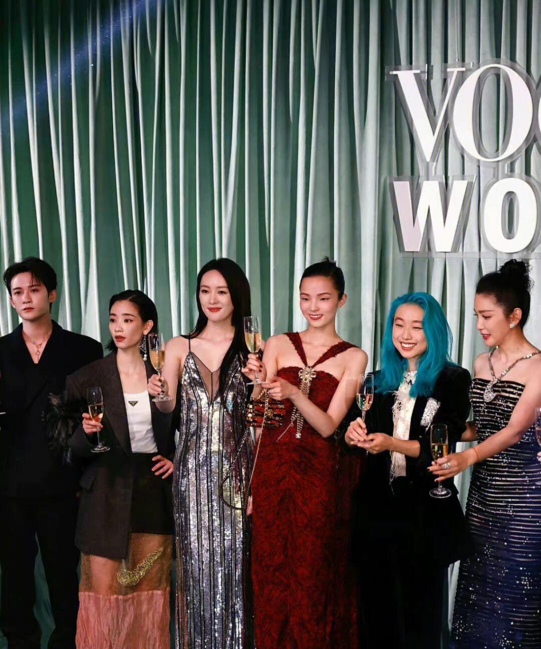 古力娜扎|男帅女美名利场！一众女星花式秀腿满屏美色，和颂开会似豪门碎嘴