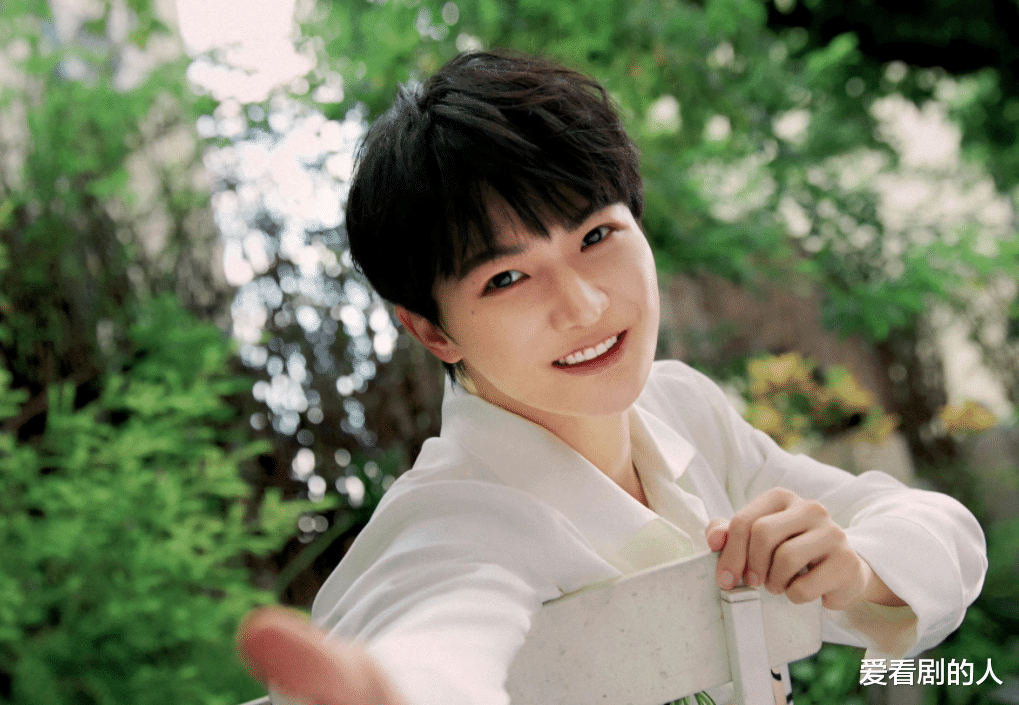 周深|音乐由你榜：《花开忘忧》夺冠，成为周深第一首四连冠歌曲，优秀