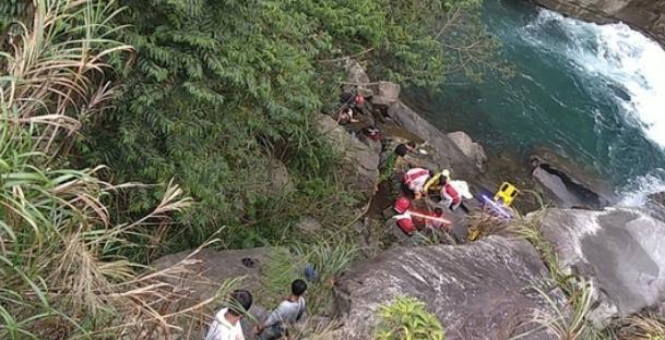 初拥|噩耗！《初拥》剧组知名摄影师神仙谷坠亡，曾拍《长津湖》等经典