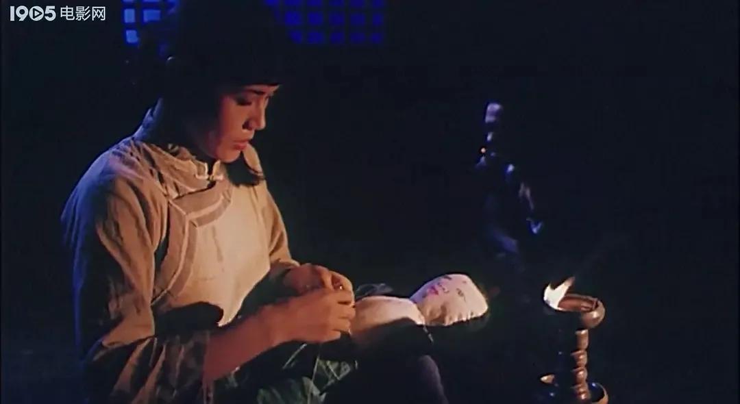 秀女|电影《裸血》：在封建落后的年代，女人长得漂亮，就是一种罪！