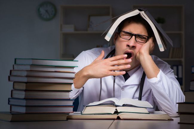 年终奖|把公司当家每天10点下班回家，老板也天天夸，年终奖却比别人少