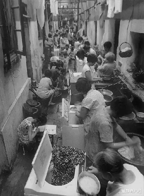 1992年轰动上海的“流氓案”:四人当众扒掉女子衣服,主犯判死缓