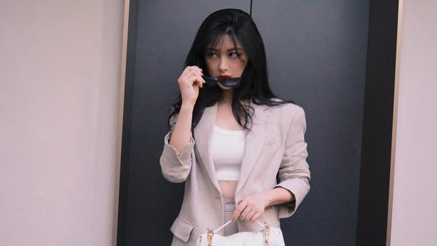 朱珠|明明已经结婚生子，却还敢这样秀身材的女星，有且只有朱珠了吧？