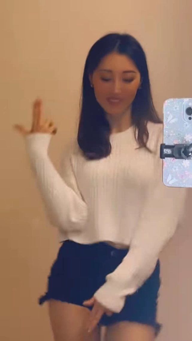 何艳娟|何艳娟大跳热舞，似乎落魄了不少，3.8亿赡养费快花完了？