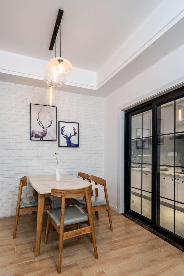 新房晾味2个月忍不住入住了，吧台的设计太实用了，朋友都说羡慕