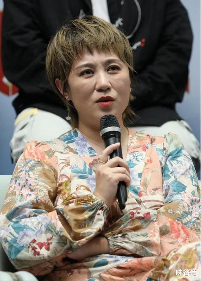 短发 马丽再次和沈腾同框,剪了短发看着比沈腾还胖,网友:她是谁?