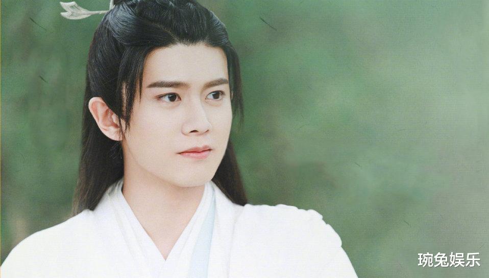 杨幂|《与君》热播,黄子韬公司艺人演技略差,网友:你能不能滚出古偶