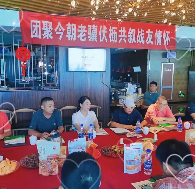 许敏|许敏姚爸出席活动，两人军装照首次曝光：许敏端庄典雅的气质依旧