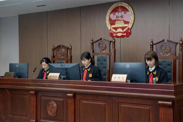 案例:迷信男子收集用过的卫生巾,因强行进入女厕引发血案