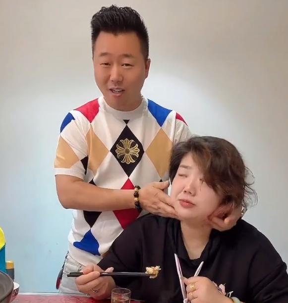 网红武穴张良妻子跳江,现场留下2万现金,一张120万银行卡