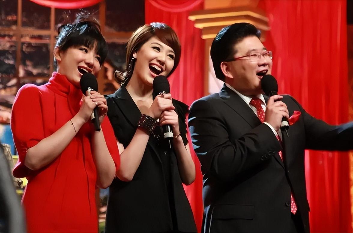 曹可凡|央视主持王冠:曾和曹可凡传绯闻,38岁依旧单身,婚姻让父母担忧!